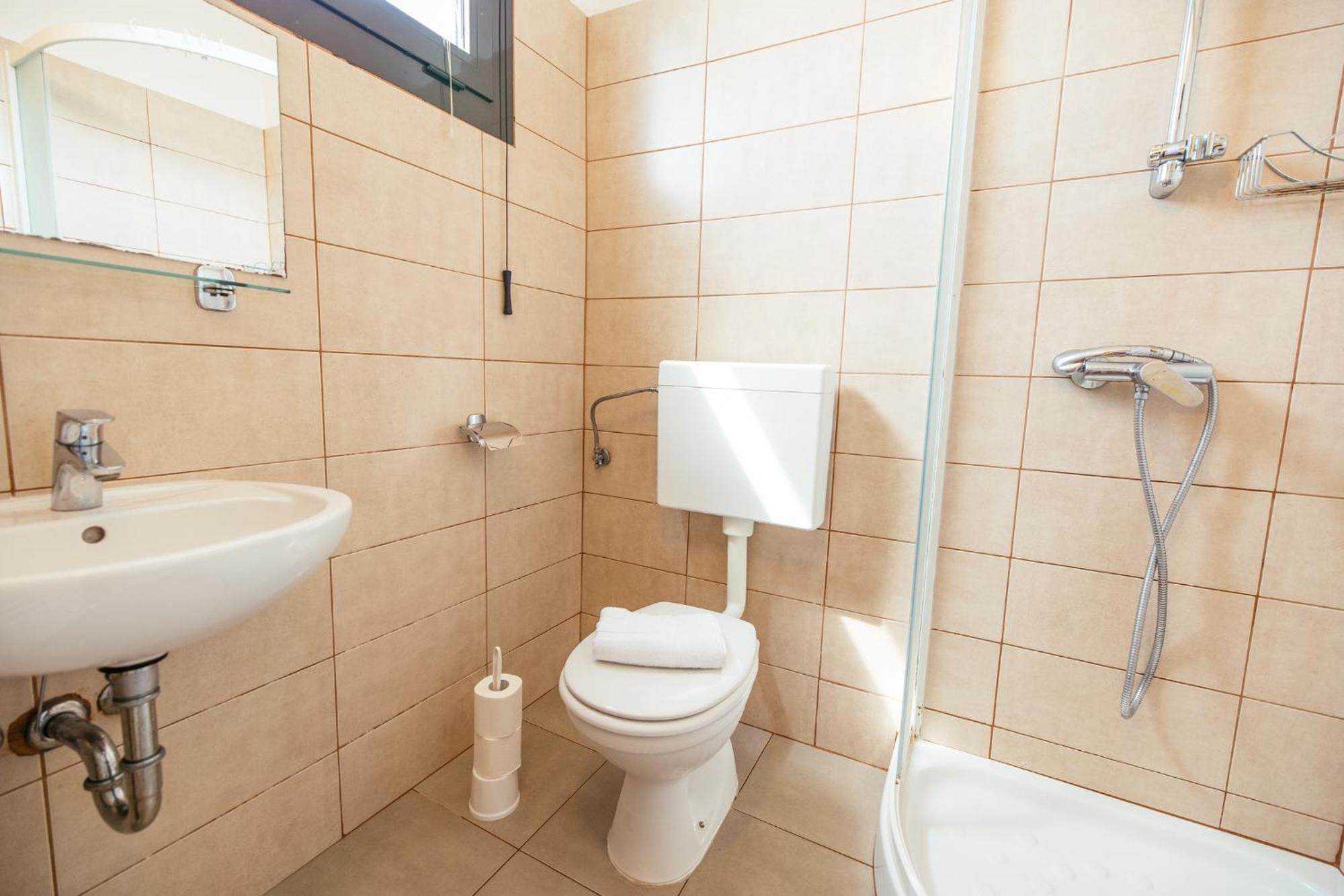 Prenocisca Prisoje Hostel Koper Bagian luar foto