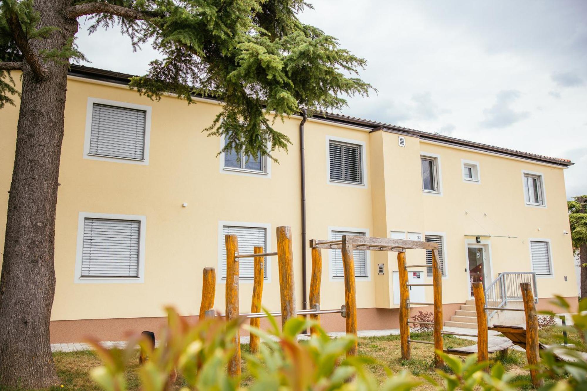 Prenocisca Prisoje Hostel Koper Bagian luar foto